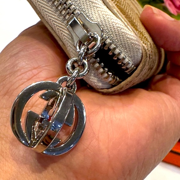 Authentic Gucci Tan Monogram Zippy Wallet - Picture 9 of 15